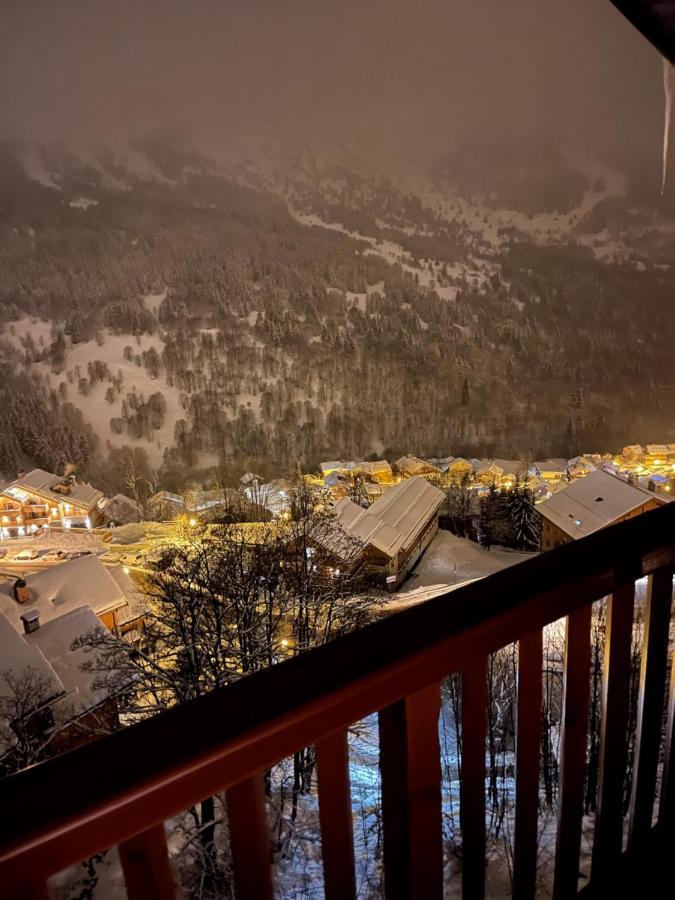 Apartamento Charmant studio à Méribel avec cheminée Exterior foto